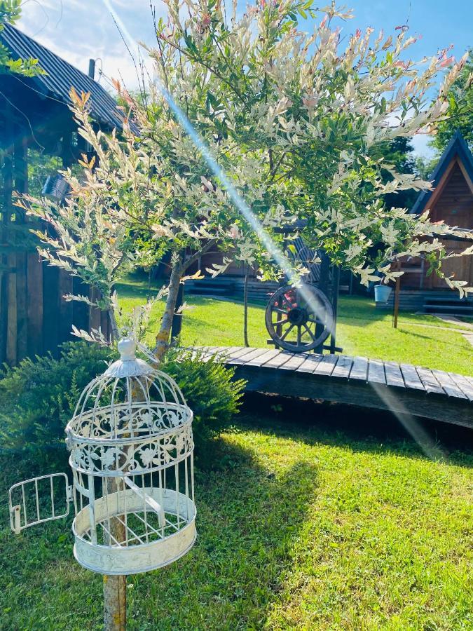 Rooms & Glamping Lana Haus Licko Petrovo Selo Εξωτερικό φωτογραφία