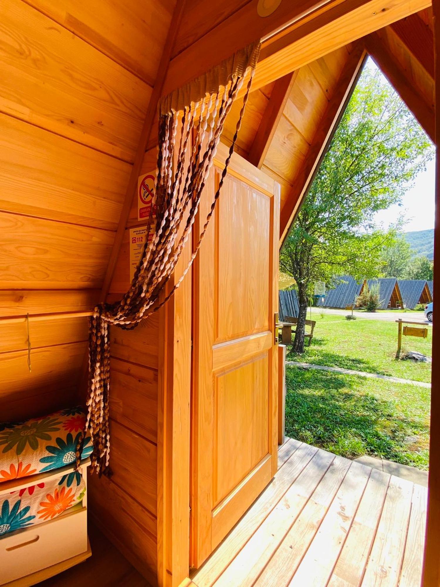 Rooms & Glamping Lana Haus Licko Petrovo Selo Εξωτερικό φωτογραφία
